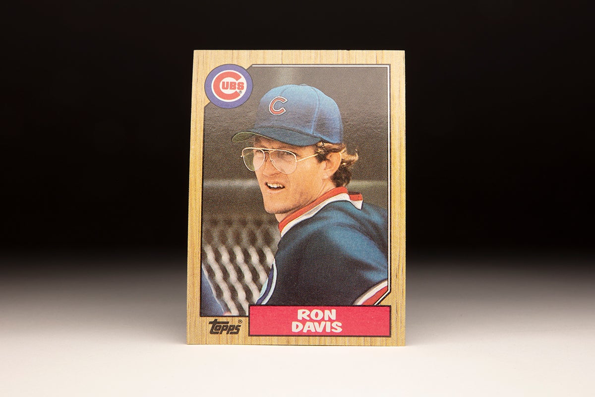 Front of 1987 Topps Ron Davis card