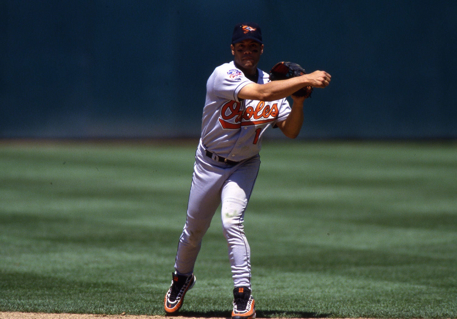Future Hall of Famer Roberto Alomar signs free agent contract with Baltimore Orioles | Baseball ...