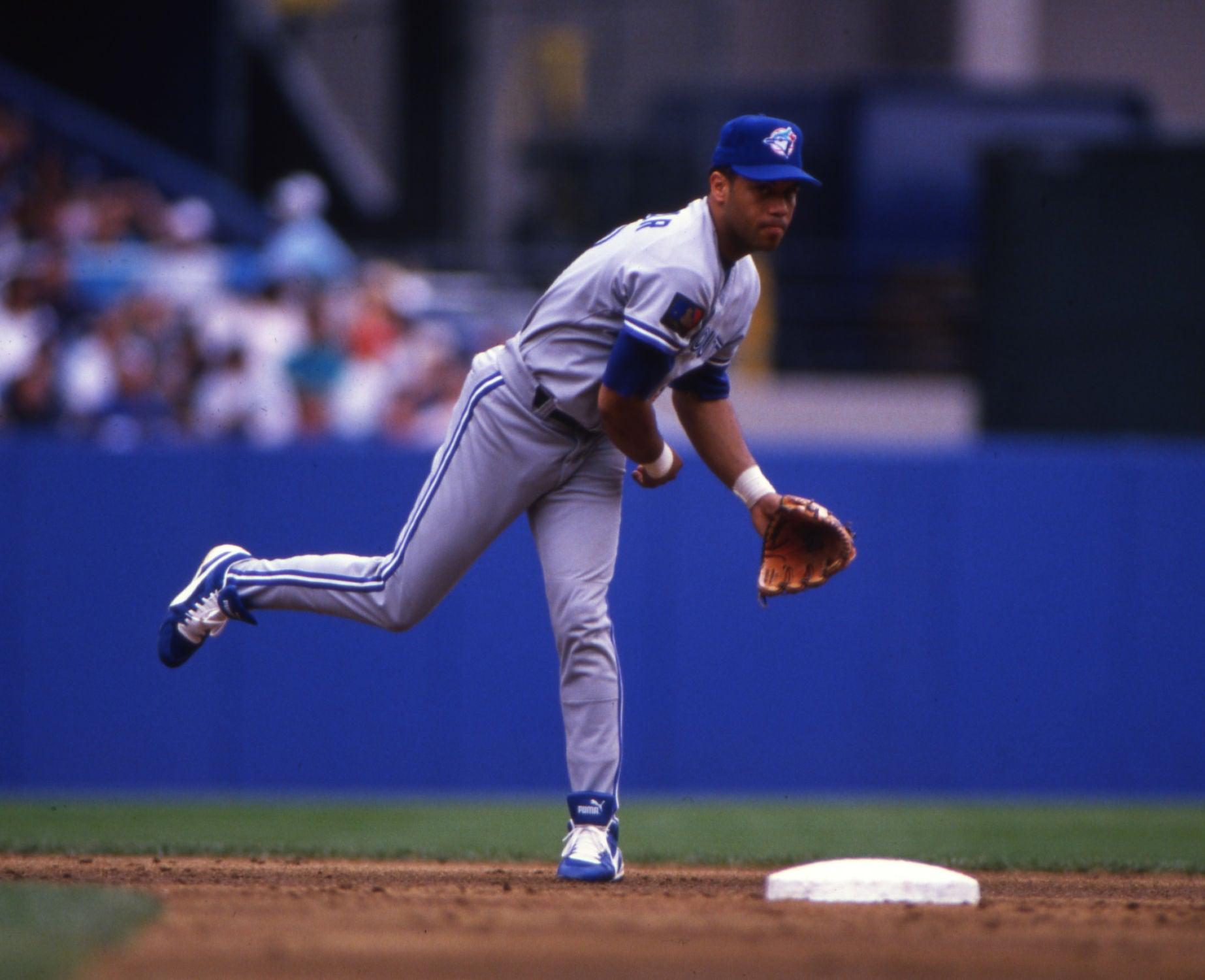 San Francisco Giants shortstop Omar Vizquel (left) is late on the tag as  Los Angeles Dodgers pitcher Greg Maddux's stolen second base in the fourth  inning. The Dodgers defeated the Giants 4-2