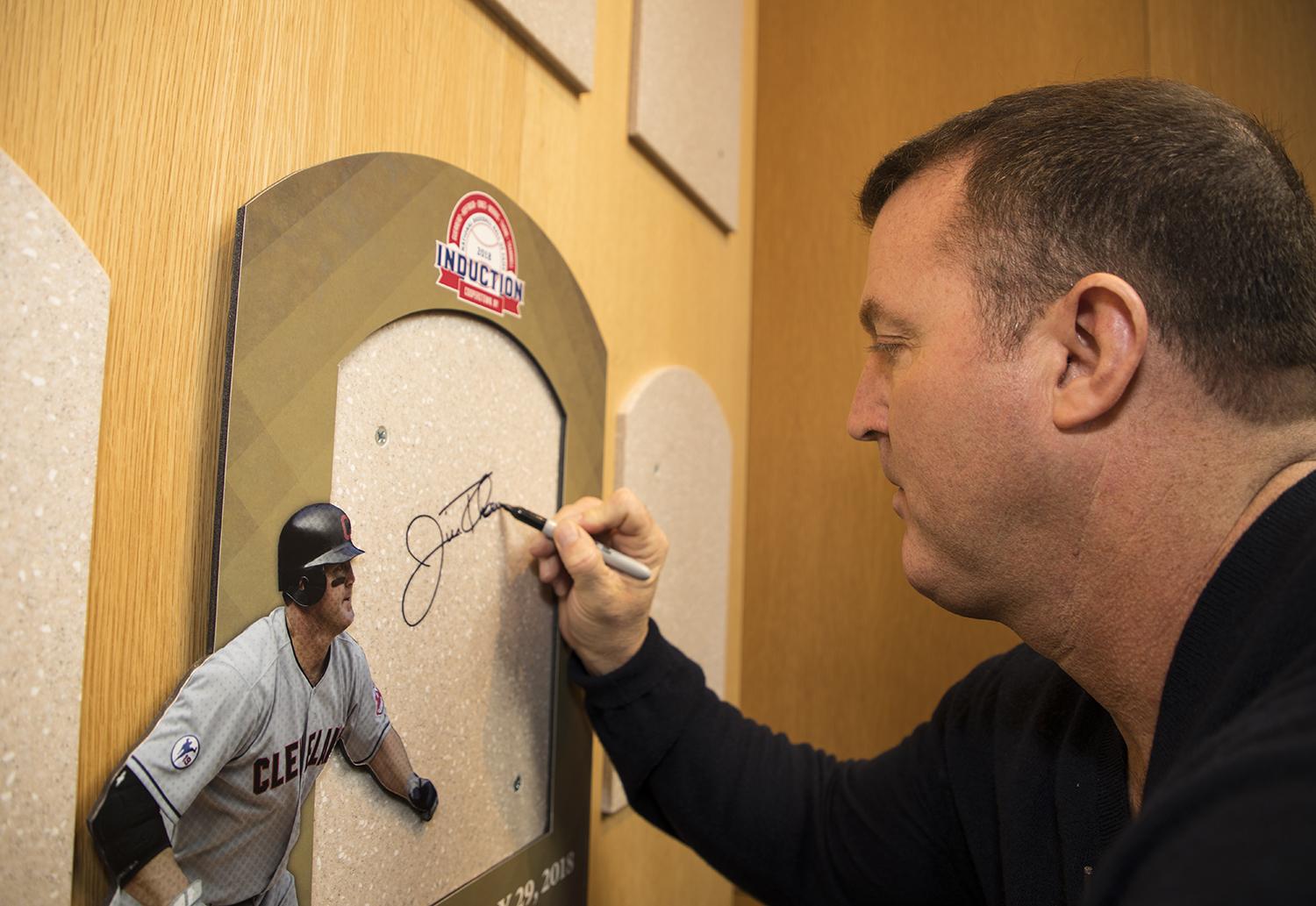 Jim Thome learns of 'dream' of going to Baseball Hall of Fame