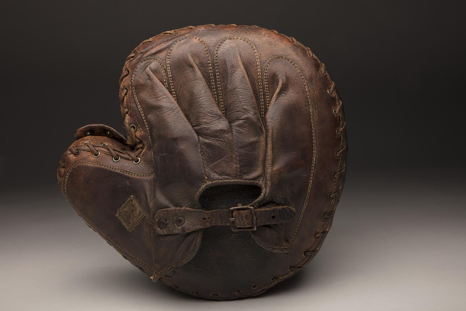 catchers glove for left handed thrower