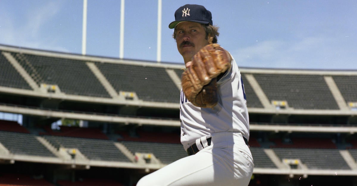 Catfish Hunter signs free agent contract with New York Yankees