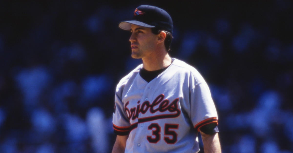 mussina-flirts-with-perfection-throwing-first-of-four-career-one