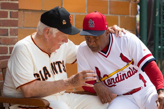Gaylord Perry and Ozzie Smith share a moment at the 2018 Hall of Fame Classic in Cooperstown. (Milo Stewart Jr./National Baseball Hall of Fame and Museum)
