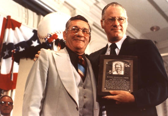 Bob Lemon and then-Commissioner Bowie Kuhn pose following Lemon's induction into the Hall of Fame on Aug. 9, 1976. (National Baseball Hall of Fame and Museum)