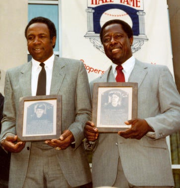 Hank Aaron, right, and Frank Robinson were inducted into the Hall of Fame on Aug. 1, 1982. (National Baseball Hall of Fame and Museum)