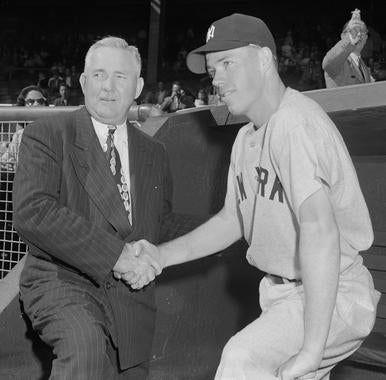 Rogers Hornsby shakes hands with the Yankees' Gil McDougald, the 1951 American League Rookie of the Year. (Osvaldo Salas/National Baseball Hall of Fame and Museum)