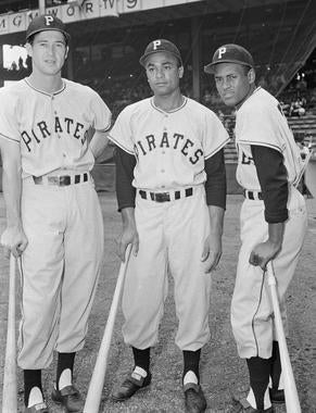 From left, Felipe Montemayor, Román Mejias and Roberto Clemente of the Pirates pose for a photograph in 1955. (Osvaldo Salas/National Baseball Hall of Fame and Museum)