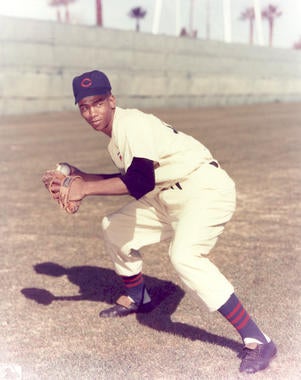 Ernie Banks - BL-6808-89 (National Baseball Hall of Fame Library)
