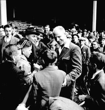 Hall of Fame executive Bill Veeck was always eager to please baseball fans. BL-252-54-26 (Look Magazine / National Baseball Hall of Fame Library)