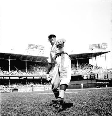 William “Bucky” Walters throwing a ball around. BL-231.54.14 (Look Magazine / National Baseball Hall of Fame Library)