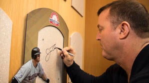 Jim Thome tours the Hall of Fame