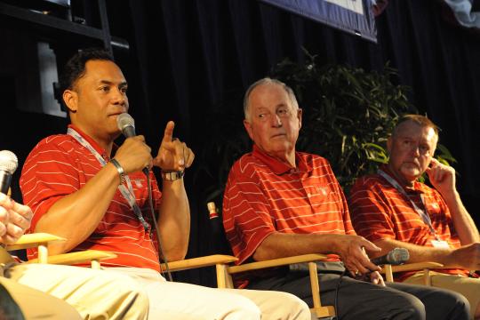 MLB fans travel far to see Alomar, Blyleven at Baseball Hall of Fame