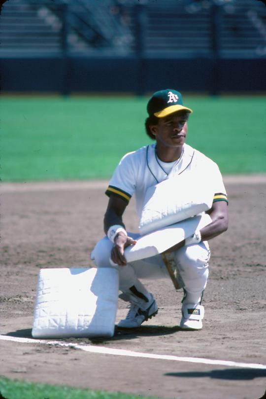 Rickey Henderson sets steals record in 1982