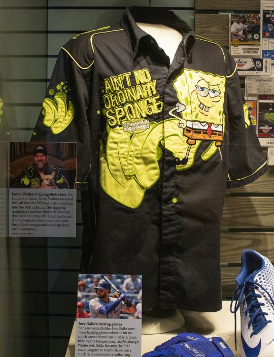 Larry Walker changes SpongeBob shirt for HOF jersey
