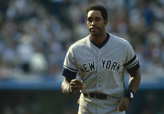 Dave Winfield of the New York Yankees jumps against the right